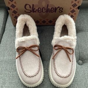 Skechers Women's Cozy Ojai Mocassin Casual Sneakers, size 9